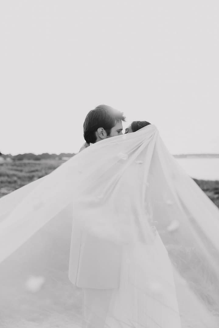 Voile de la mariée dans le vent