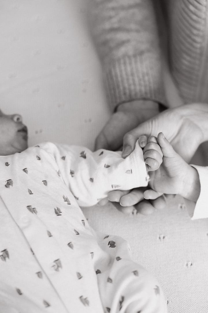 Bébé endormi dans son berceau