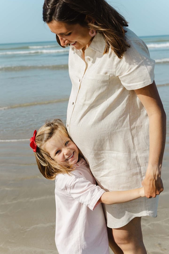 Maman enceinte et sa fille, séance famille